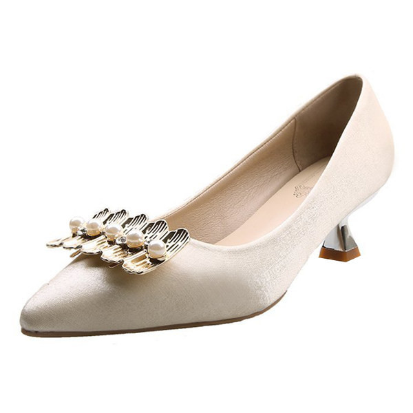 Pantofi casual cu toc mic și perle