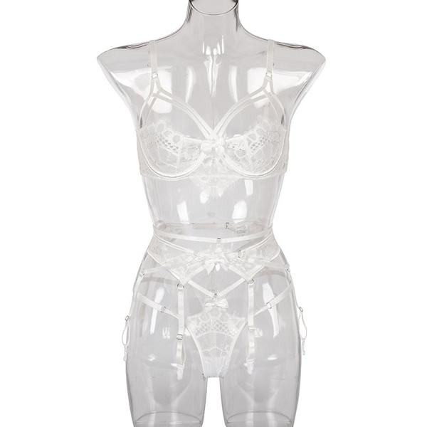 Elegantan intimni čipkasti ženski set od tangica i grudnjaka