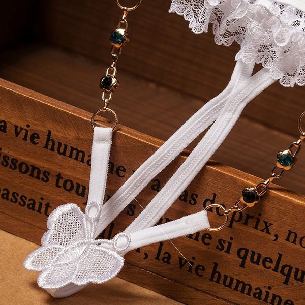 Aktuālās sieviešu mežģīņu siksnas ar metāla elementu