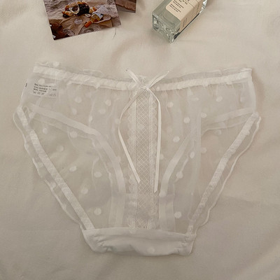 Модерни дамски дантелени бикини с шарка