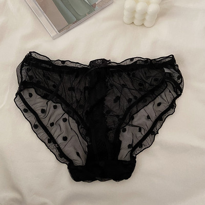 Модерни дамски дантелени бикини с шарка