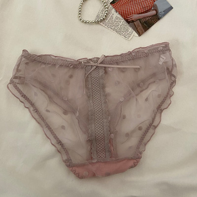 Модерни дамски дантелени бикини с шарка