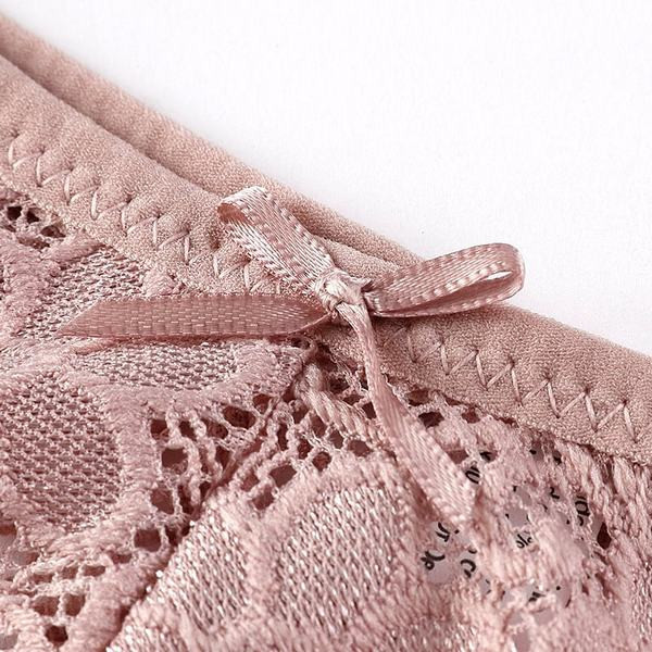 Κομψά γυναικεία στρινγκ από  δαντέλα με κορδέλα