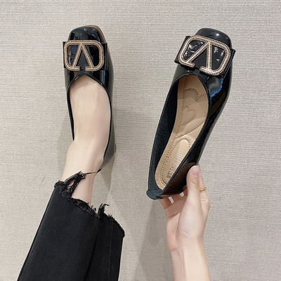 Model nou de pantofi de dama cu decor metalic - din piele ecologica