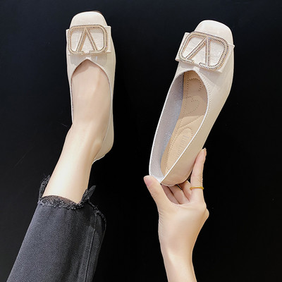 Model nou de pantofi de dama cu decor metalic - din piele ecologica