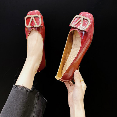 Model nou de pantofi de dama cu decor metalic - din piele ecologica