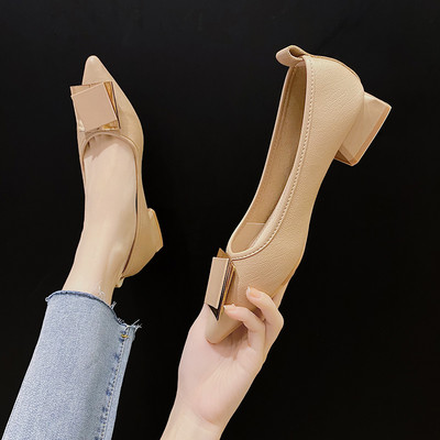 Γυναικεία casual μυτερά παπούτσια με μεταλλική διακόσμηση