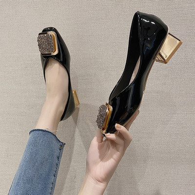 Γυναικεία casual παπούτσια με μεταλλική διακόσμηση και πέτρες σε τρία χρώματα