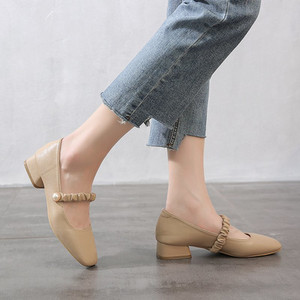 Model nou de pantofi de dama cu perle si curea