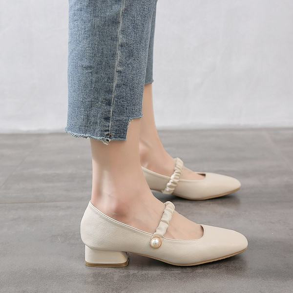 Model nou de pantofi de dama cu perle si curea