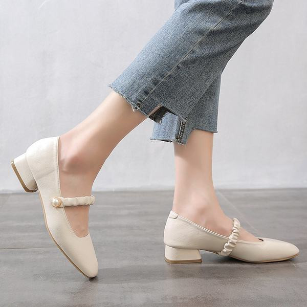 Model nou de pantofi de dama cu perle si curea