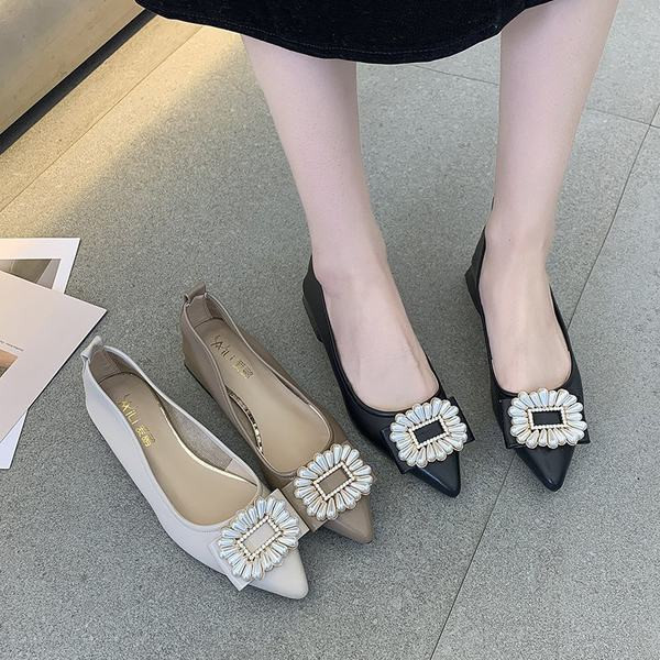 Pantofi dama din piele lacuita cu model cu catarama