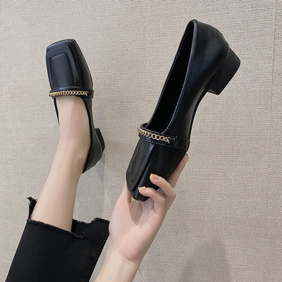 Pantofi de dama din piele cu lant metalic