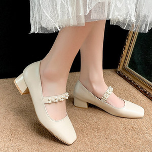 Aktuelne ženske cipele sa perlama - od eko kože