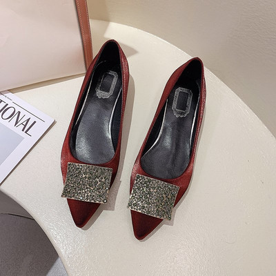 Casual γυναικεία μυτερά παπούτσια με μεταλλικό στοιχείο