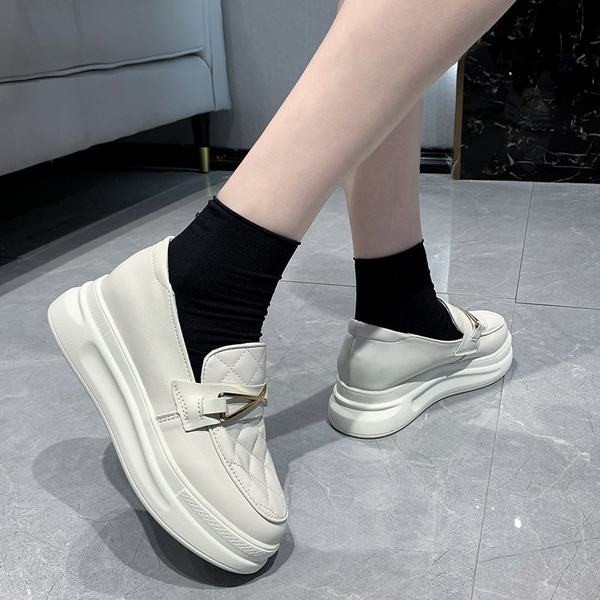 Pantofi de dama din piele cu decor metalic si talpa plata