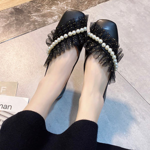 Μοντέρνα γυναικεία παπούτσια με πέρλες και τούλι