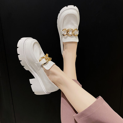 Model nou de pantofi casual dama cu talpa aspra si decor metalic