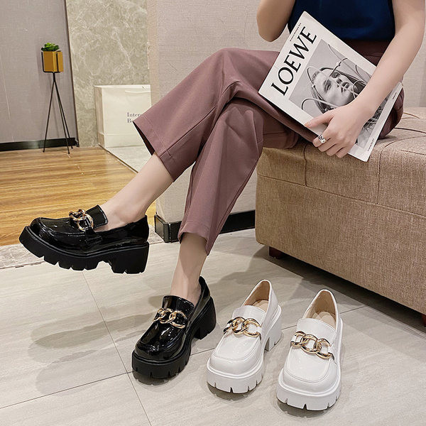 Model nou de pantofi casual dama cu talpa aspra si decor metalic