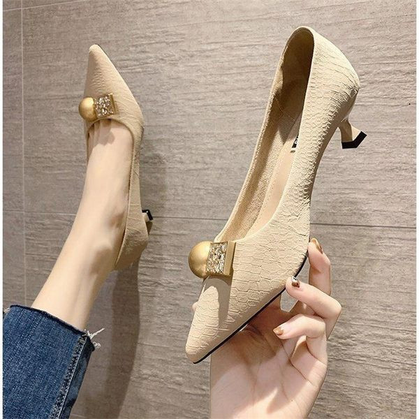 Model nou de pantofi de dama cu toc mic de 3 cm in mai multe culori