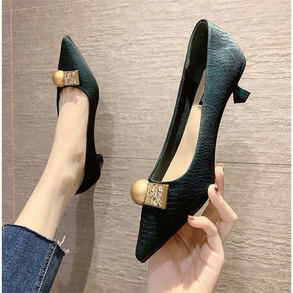 Model nou de pantofi de dama cu toc mic de 3 cm in mai multe culori