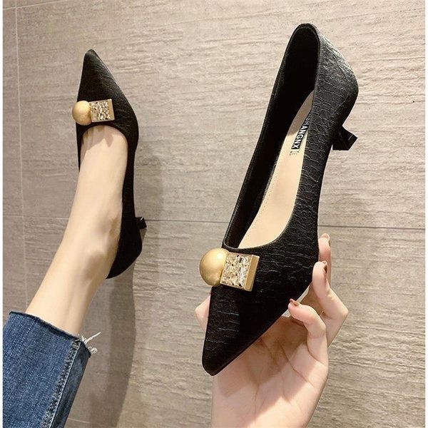 Model nou de pantofi de dama cu toc mic de 3 cm in mai multe culori