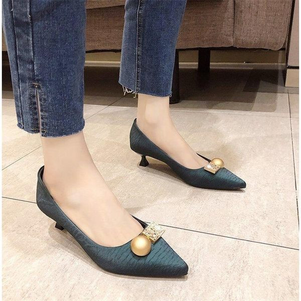 Model nou de pantofi de dama cu toc mic de 3 cm in mai multe culori