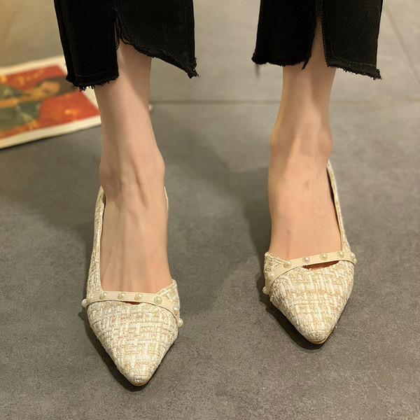 Pantofi de damă în carouri ascuțiți cu perle