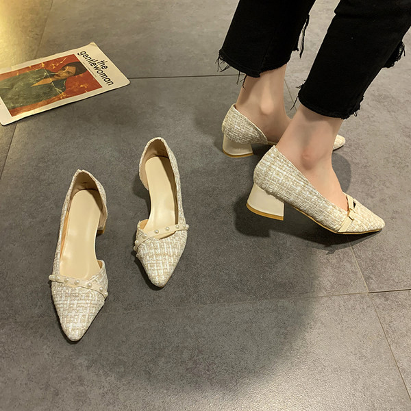 Pantofi de damă în carouri ascuțiți cu perle