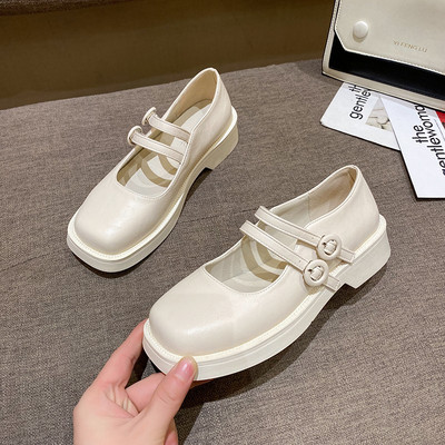 Model nou de pantofi de primavara cu bretele si talpa plata