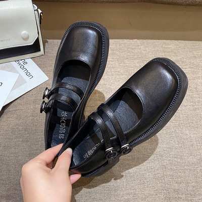 Model nou de pantofi de primavara cu bretele si talpa plata