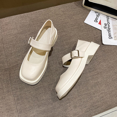 Model nou de pantofi de primavara cu bretele si talpa plata