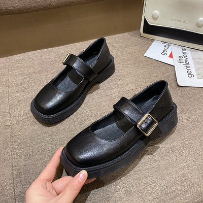 Model nou de pantofi de primavara cu bretele si talpa plata