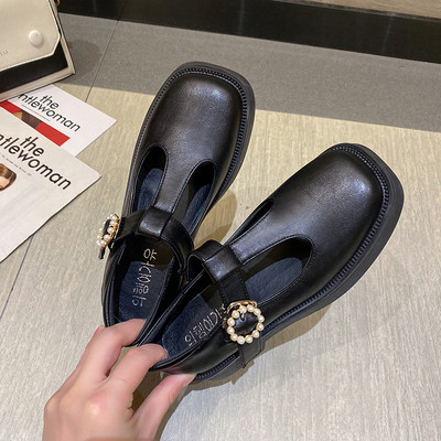 Model nou de pantofi de primavara cu bretele si talpa plata