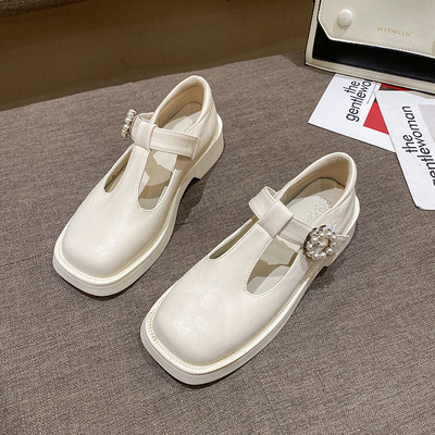 Model nou de pantofi de primavara cu bretele si talpa plata