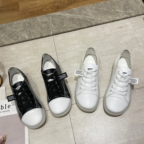 Pantofi casual cu sireturi in alb si negru