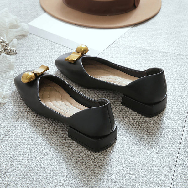 Casual γυναικεία έκο δερμάτινα παπούτσια με μεταλλικό στοιχείο και τετράγωνο τακούνι