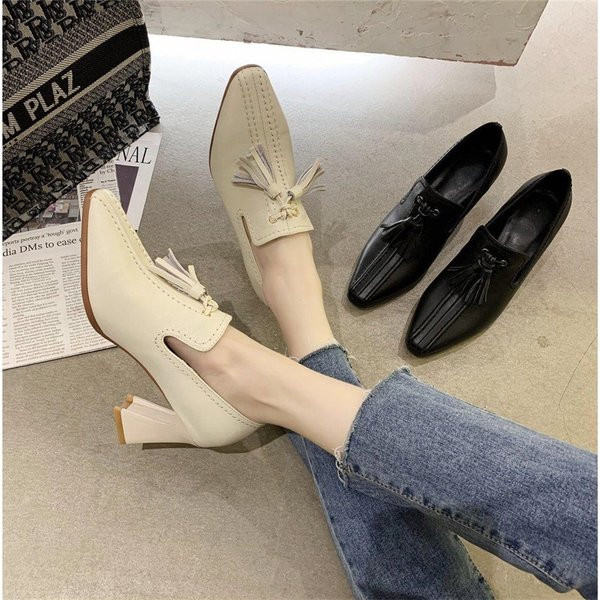 Model nou de pantofi dama ascutit cu toc in doua culori