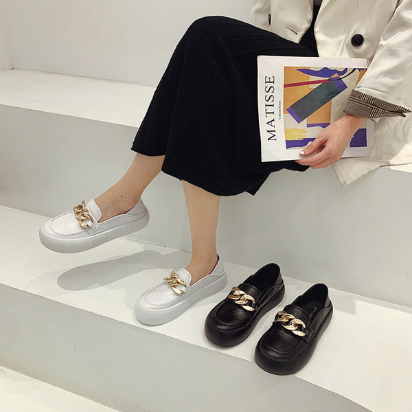 Pantofi de dama din piele cu lant metalic