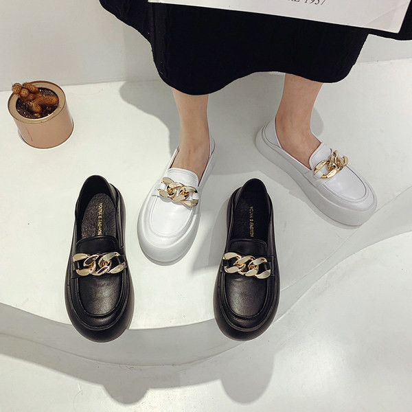 Pantofi de dama din piele cu lant metalic