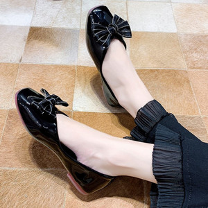 Ženske lakirane cipele za slobodno vrijeme s trakom