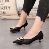 Pantofi de dama ascutit cu toc si element metalic