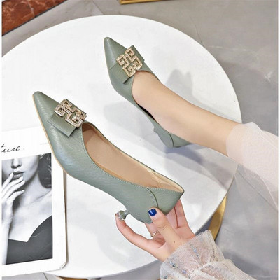 Pantofi de dama ascutit cu toc si element metalic