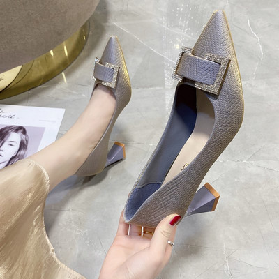 Model nou de pantofi casual cu tocuri joase