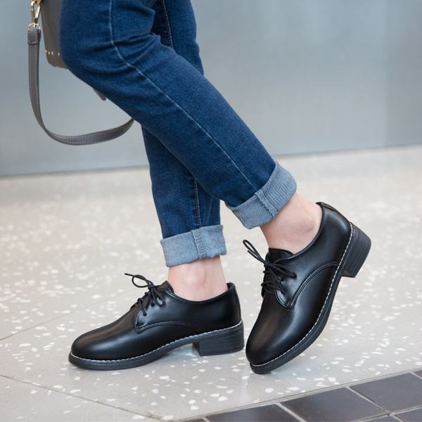 Moteriški laisvalaikio batai su raišteliais – dviejų modelių