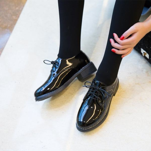 Moteriški laisvalaikio batai su raišteliais – dviejų modelių