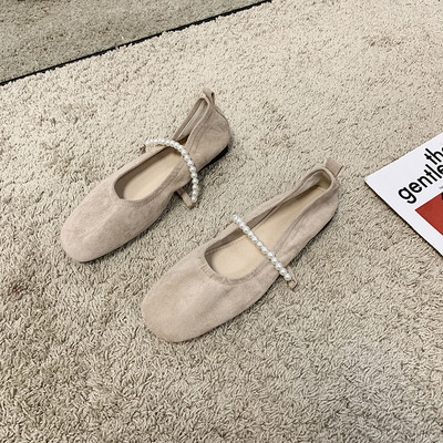 Γυναικεία παπούτσια eco suede με λουράκι από πέρλες