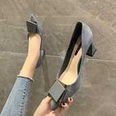 Pantofi casual ascuțiți cu cataramă și toc mic