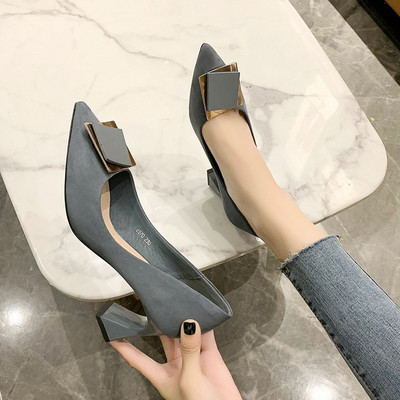 Pantofi casual ascuțiți cu cataramă și toc mic