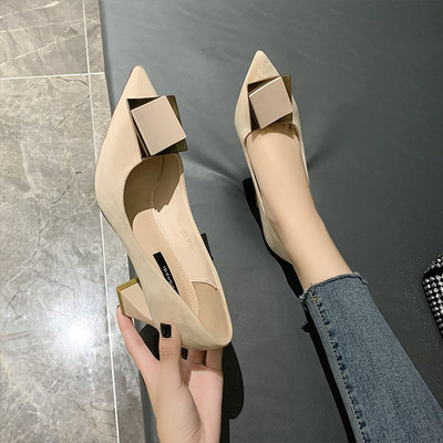 Pantofi casual ascuțiți cu cataramă și toc mic